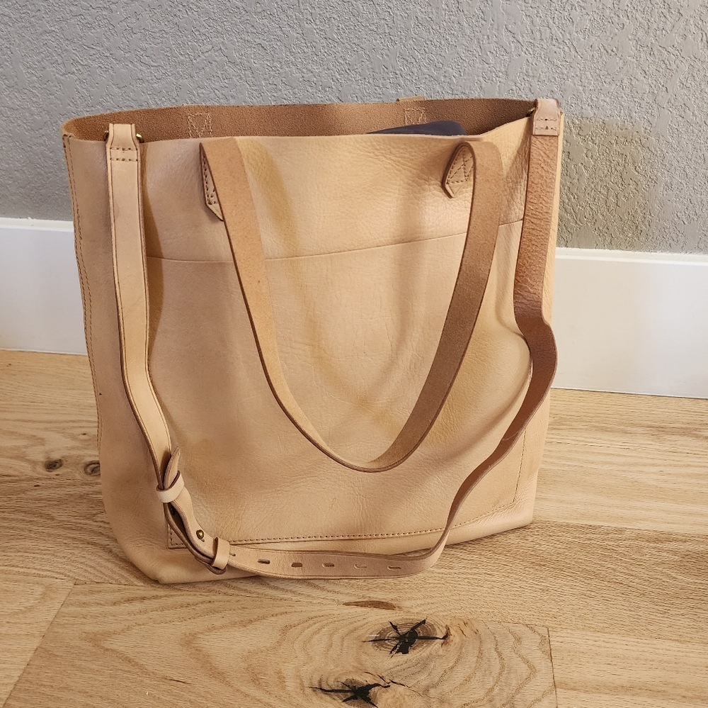 Madewell  Medium Transport Tote in the linen